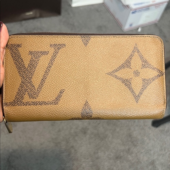 Louis Vuitton Reverse Wallet - Picture 1 of 1